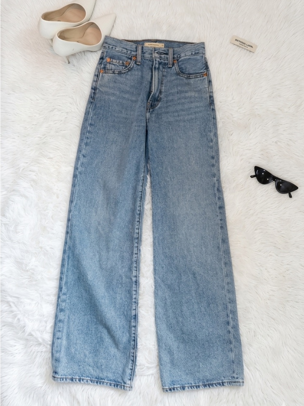 Brand New Levi's High-Rise Straight Leg Jeans in Light Blue